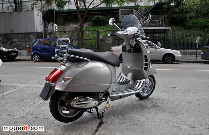 r(sh)911Vespa Super Sport