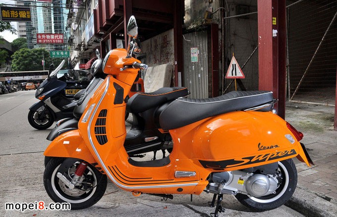 r(sh)911Vespa Super Sport