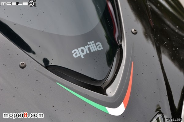 Śٿ_Aprilia SRV850