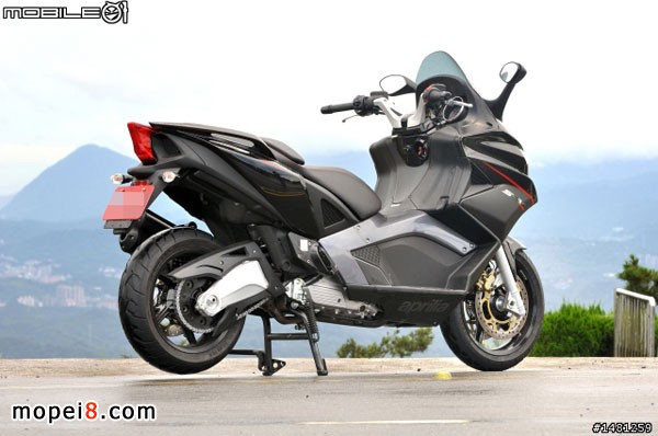 Śٿ_Aprilia SRV850