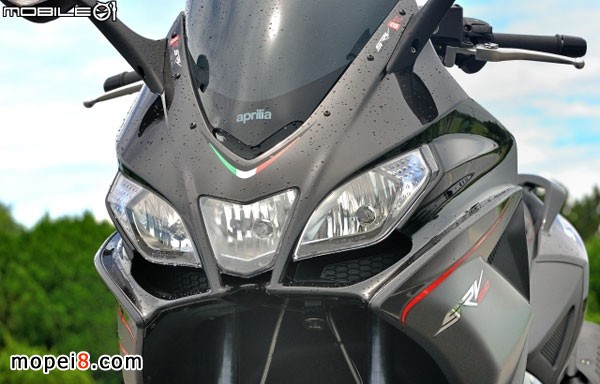 Śٿ_Aprilia SRV850