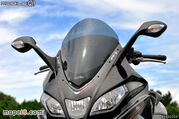 Śٿ_Aprilia SRV850