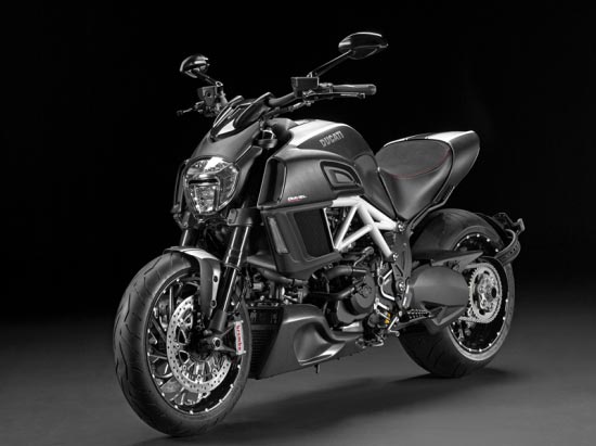 ſĦ܇¿2015Diavel Carbonħ̼w